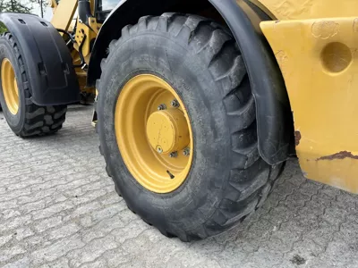 82621